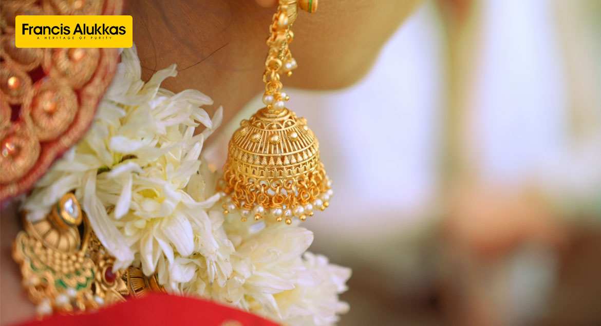Gold Earrings for Bride: A Selection Guide